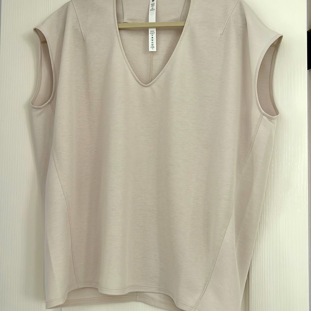 Women’s capped short sleeve tee (Lululemon)